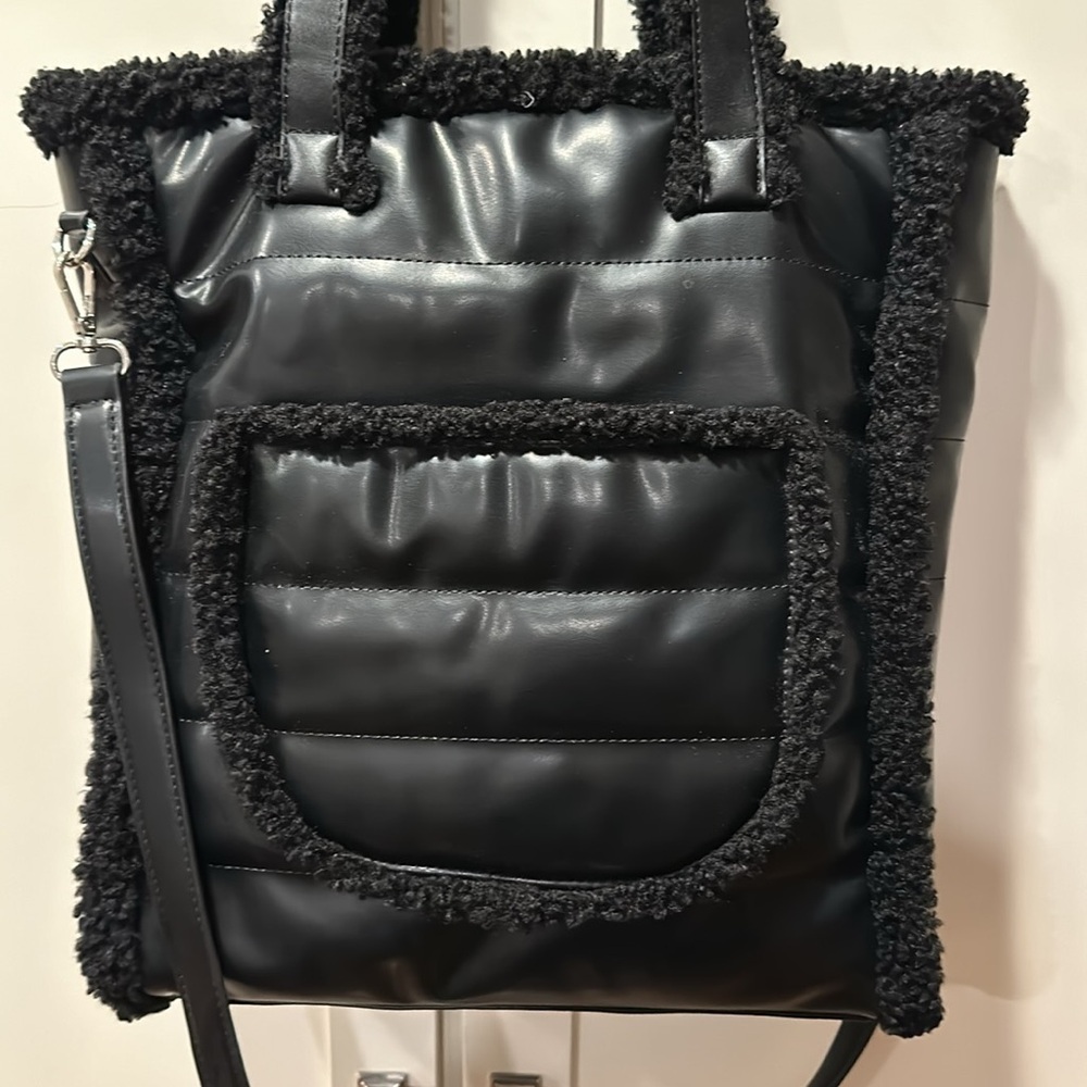 Aspen a black tote - Picture 2 of 6